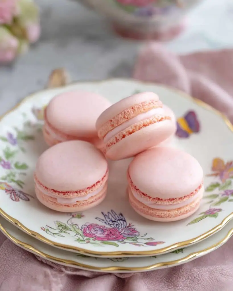 Delicious French Macarons with Creamy Buttercream Filling Recipe