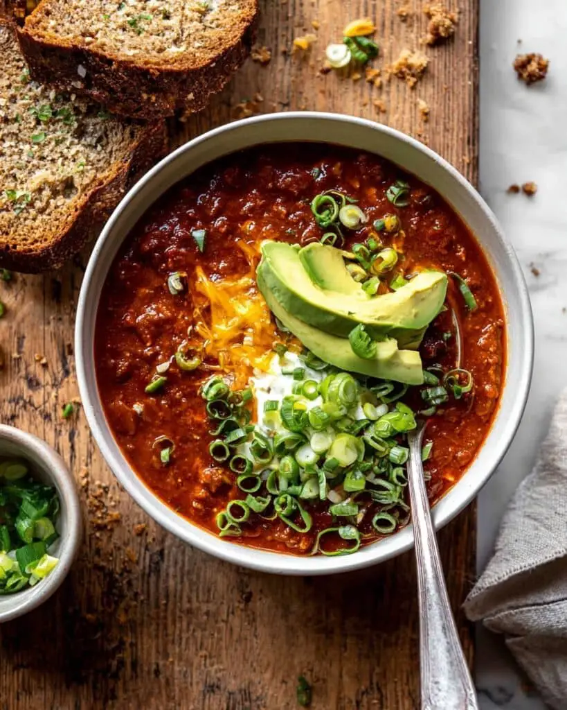 Crockpot Spicy Queso Beef Chili Recipe